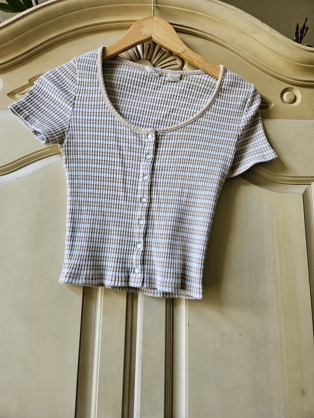 Levi's Cream and Light Brown Striped Crop Top